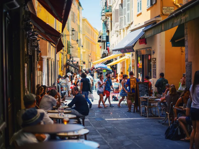Mediterranes und farbenfrohes Ambiente in Nizza