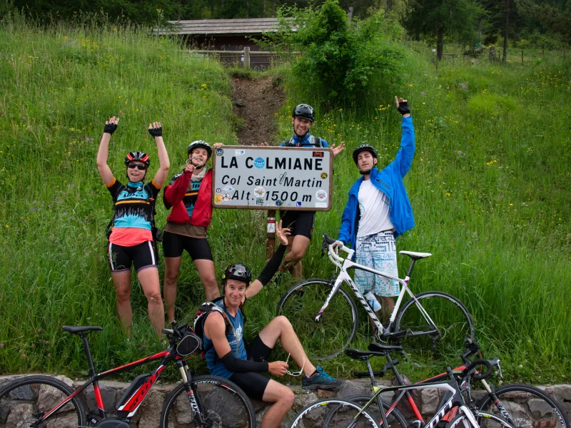 Feier beim Überqueren des Col Saint-Martin