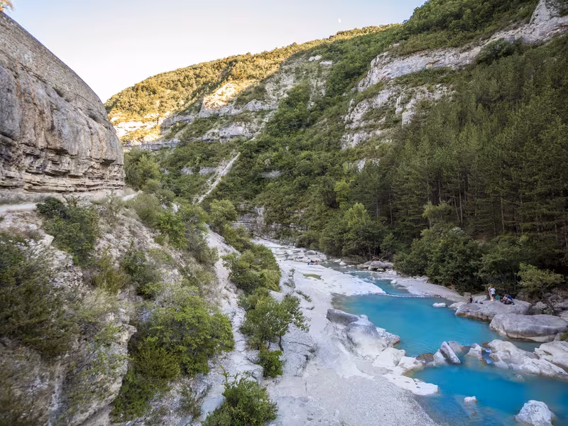 Türkisfarbenes Wasser der Méouge