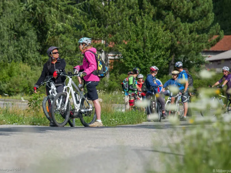 Radfahrergruppe auf den "P'tites Routes du Soleil".