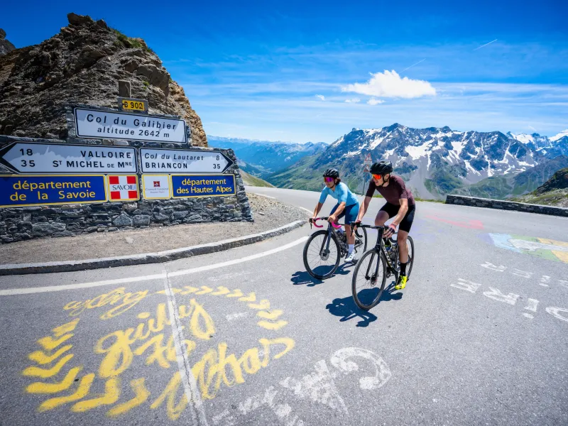 Ankunft auf dem Gipfel des Col du Galibier, einem Gral für Radfahrer