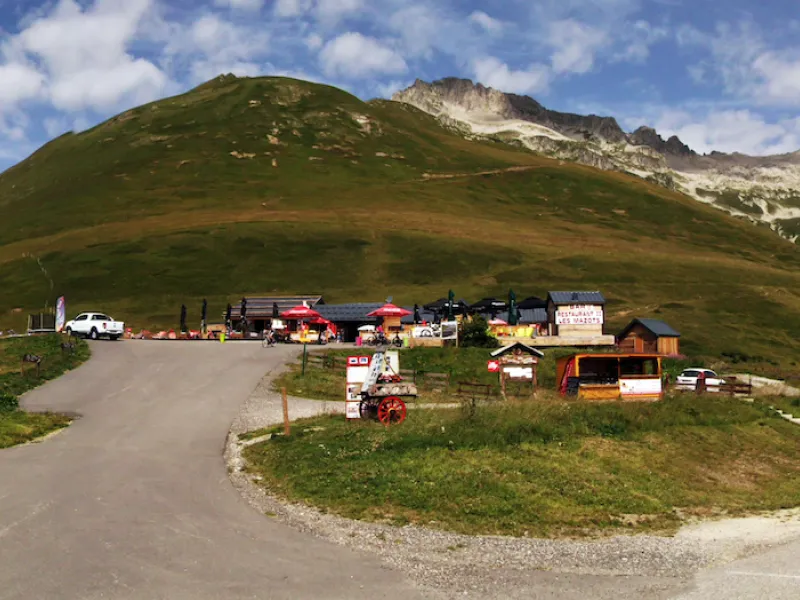 Der Col de la Madeleine und seine Geschäfte