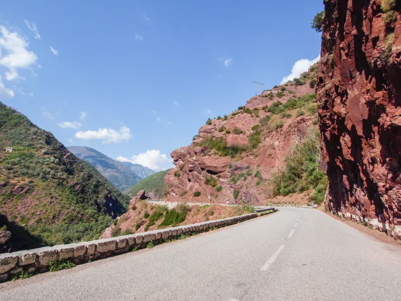 Bunte Felsen in den Schluchten der Alpes-Maritimes