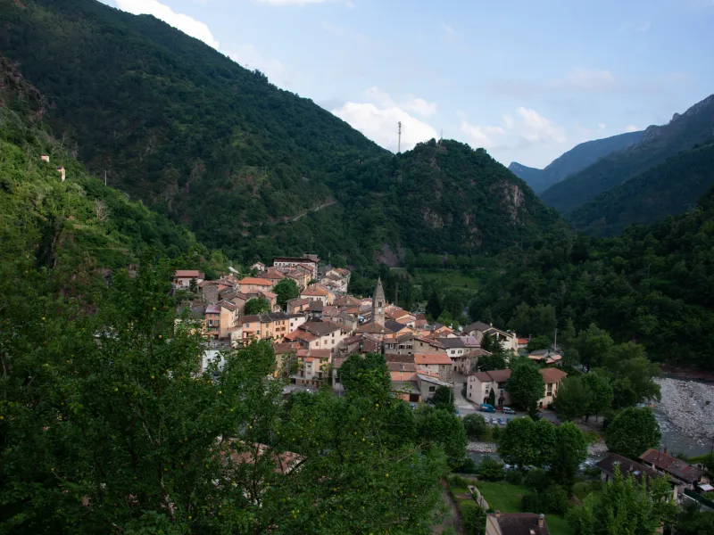 Saint-Sauveur-sur-Tinée zwischen den Pässen Col de la Couillole und Colmiane