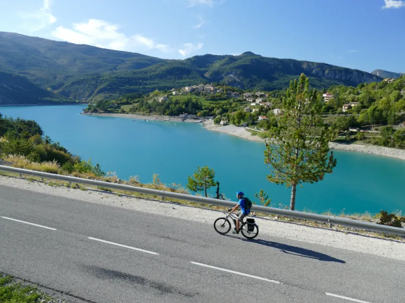An den Ufern des Lac de Castillon in Saint-Julien-du-Verdon
