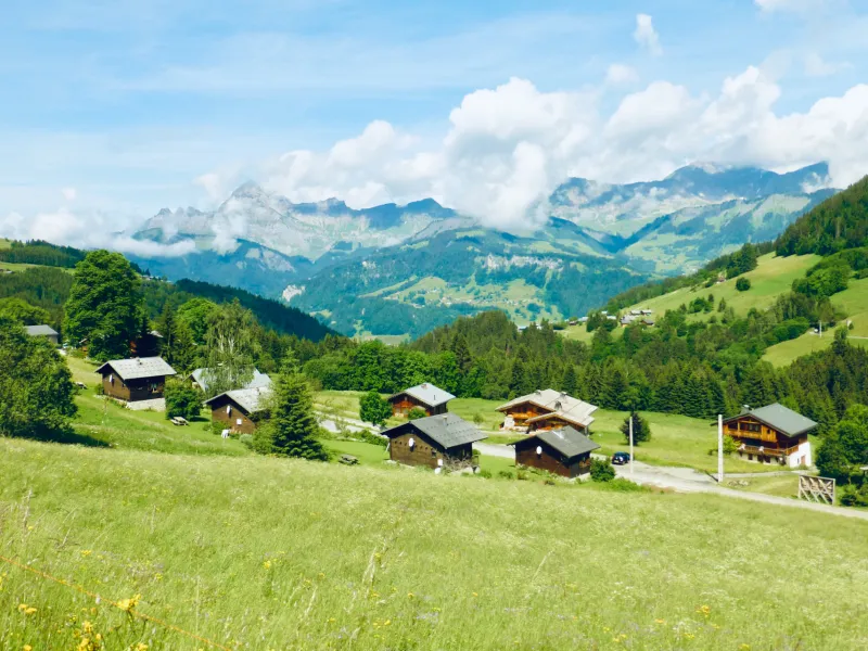 Zum Col des Saisies vom Val d'Arly aus