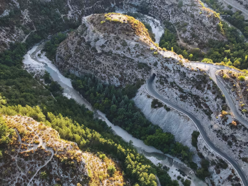 Luftaufnahme über den Mäandern des Méouge