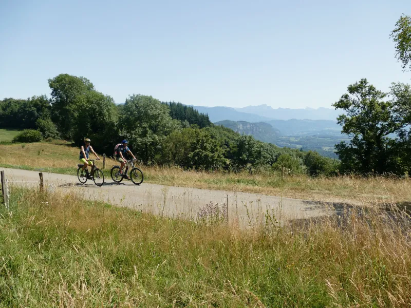 Mit dem Fahrrad durch das savoyische Vorland