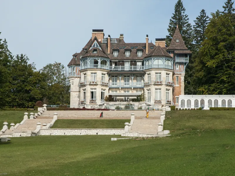 Chateau Des Avenieres oberhalb von Cruseilles