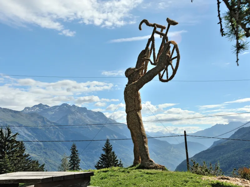 Strohgigant in Valloire