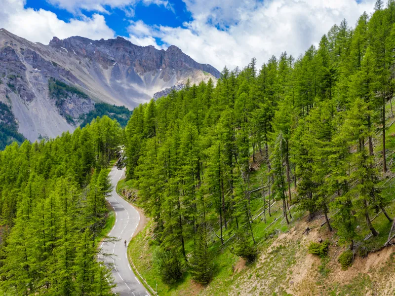 Die ersten Serpentinen des Col d'Izoard oberhalb von Cervières