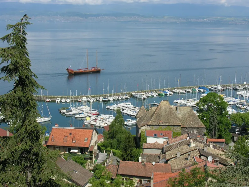 Der Hafen von Thonon-les-Bains aus der Vogelperspektive