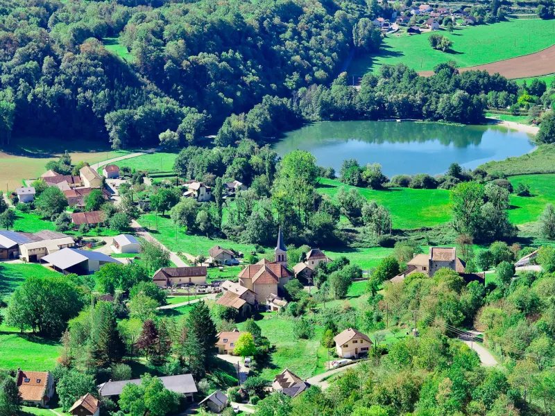 Saint-Jean-de-Chevelu und sein See