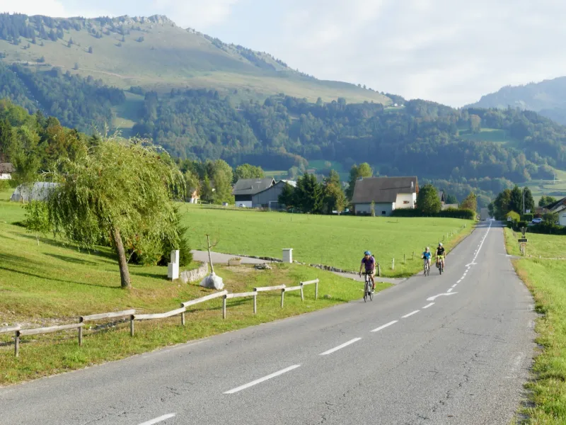 Mit dem Fahrrad auf den Straßen des Chablais