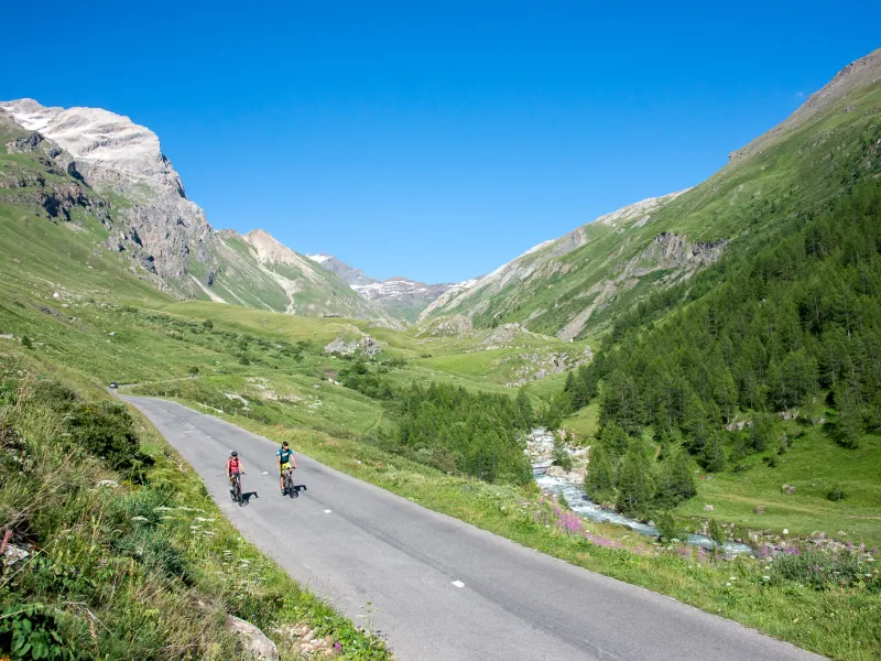 Die Brücke Pont Saint-Charles am Fuße der ersten Serpentinen des Col de l'Iseran