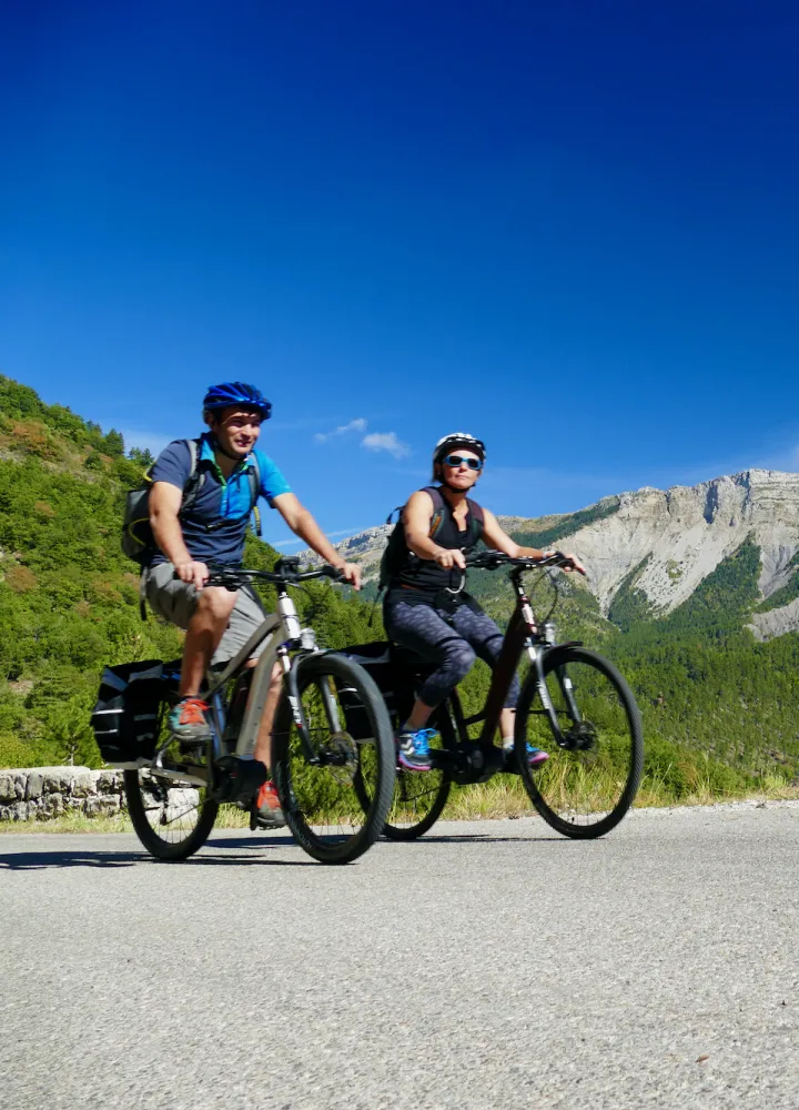 Steile Klippen in den Voralpen von Digne