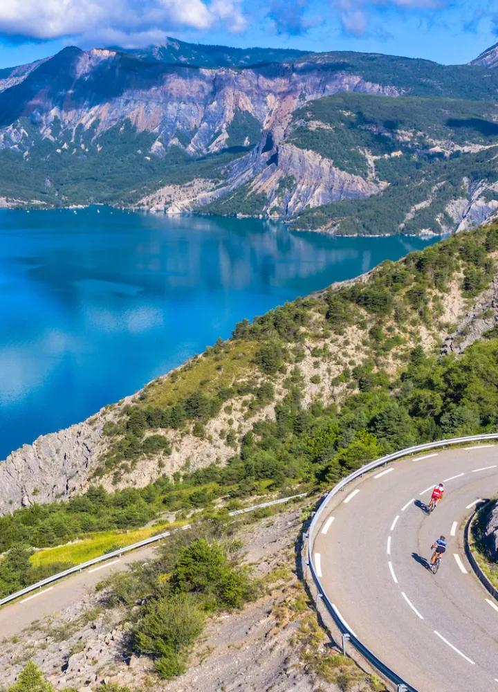 Der See von Serre-Ponçon auf der Höhe von Sauze-du-Lac