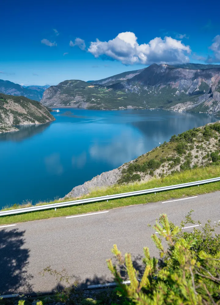 See und Staudamm von Serre Ponçon