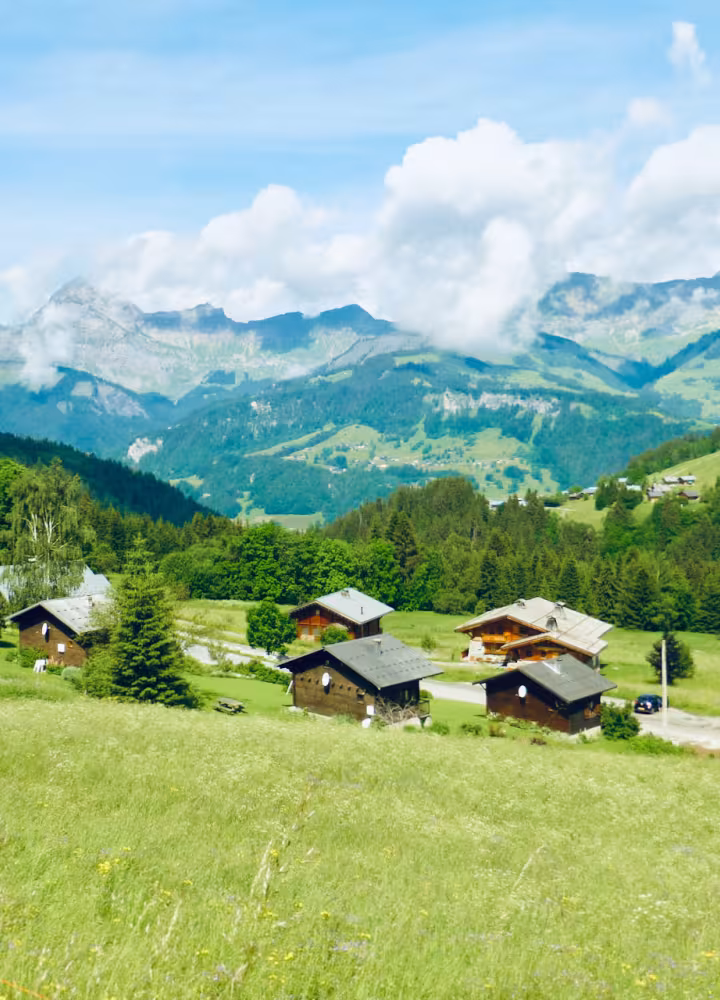 Zum Col des Saisies vom Val d'Arly aus
