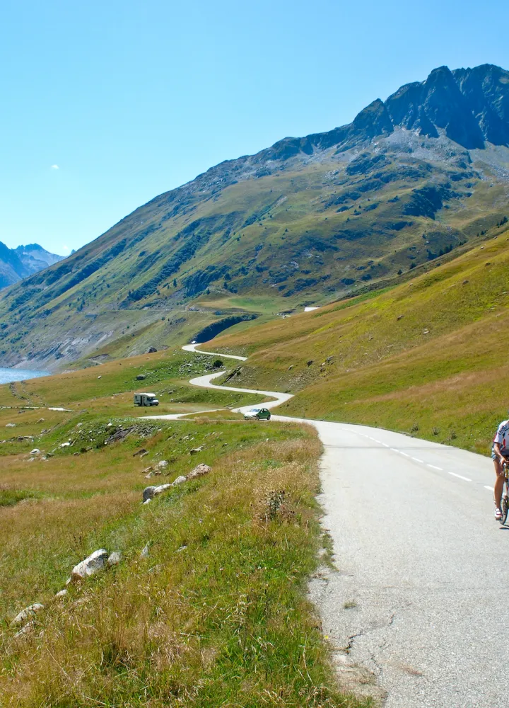 Auf der Straße am Südhang des Col de la Croix de Fer
