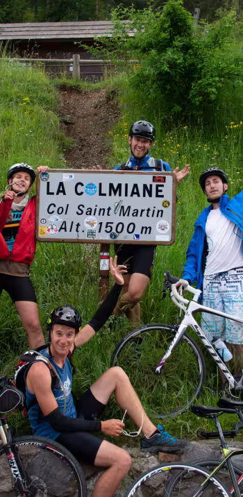 Feier beim Überqueren des Col Saint-Martin