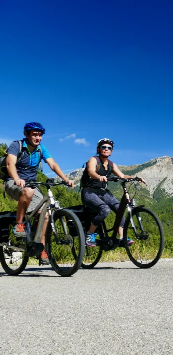 Steile Klippen in den Voralpen von Digne