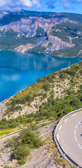 Der See von Serre-Ponçon auf der Höhe von Sauze-du-Lac