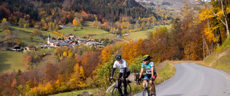 062-25102020-2020_IAM_CYCLOTOURISTES_COLL EPINE SERRAVAL┬®Tristan Shu - Annecy Mountains.jpg