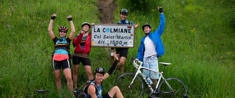 Feier beim Überqueren des Col Saint-Martin