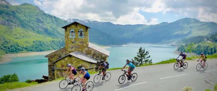 Kapelle und See von Roselend