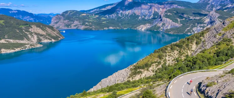 Der See von Serre-Ponçon auf der Höhe von Sauze-du-Lac