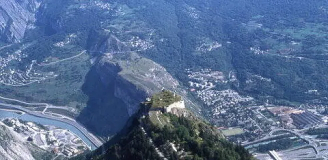 Le Fort surplombe la vallée de la Maurienne