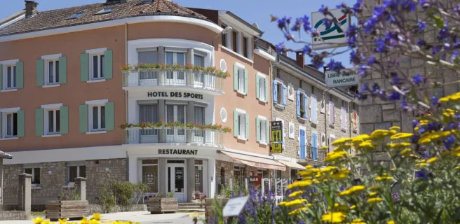 Vue de la façade extérieure de l'hôtel