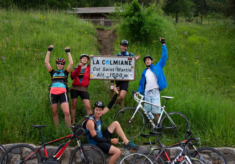 Feier beim Überqueren des Col Saint-Martin