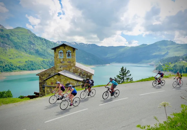 Kapelle und See von Roselend