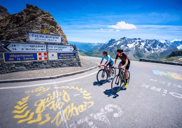 Ankunft auf dem Gipfel des Col du Galibier, einem Gral für Radfahrer