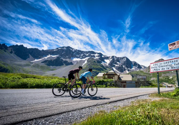 Radfahrer am Col du Lautaret auf der Route des Grandes Alpes®.