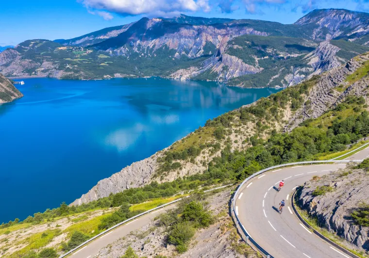 Der See von Serre-Ponçon auf der Höhe von Sauze-du-Lac