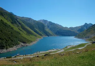Der Staudamm und der See von Grand'Maison