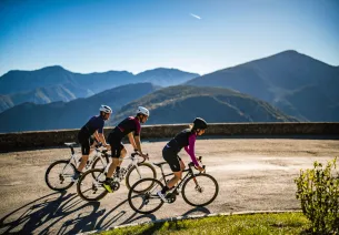 Radfahrer auf den Hochstraßen von Nizza