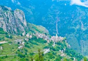 Roubion, emblematisches hochgelegenes Dorf an der Tinée