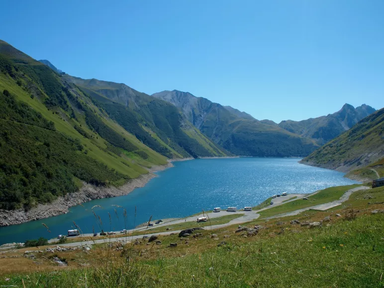 Der Staudamm und der See von Grand'Maison