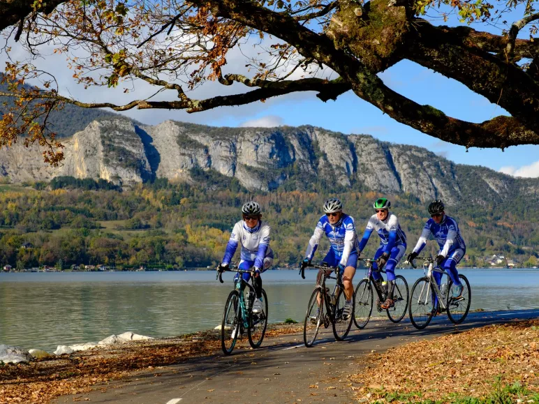 Radfahren rund um die Quellen des Sees von Annecy