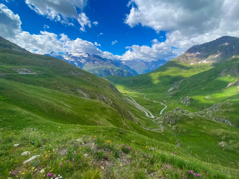 Die Brücke Pont Saint-Charles am Fuße der ersten Serpentinen des Col de l'Iseran